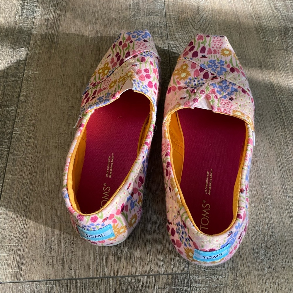 Spring TOMS - Picture 2 of 5